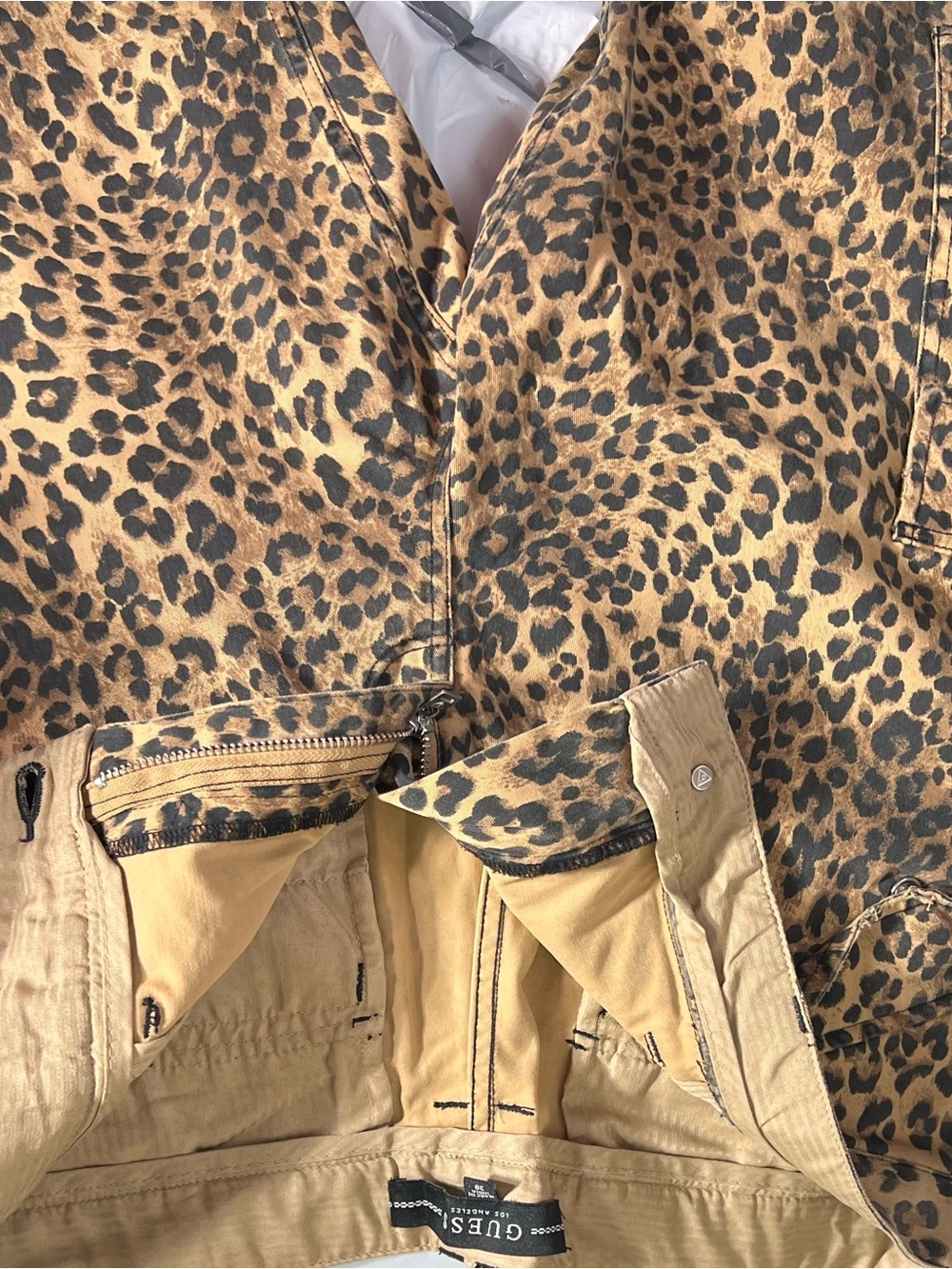 VTG GUESS Leopard Print Canvas Cargo Shorts Size 38 - Picture 10 of 10